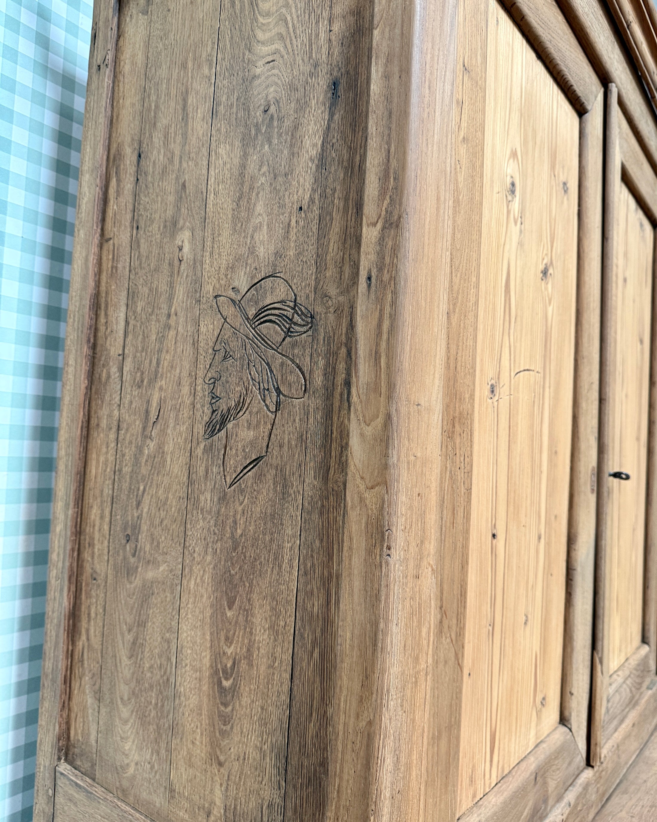 Buffet deux corps en châtaignier