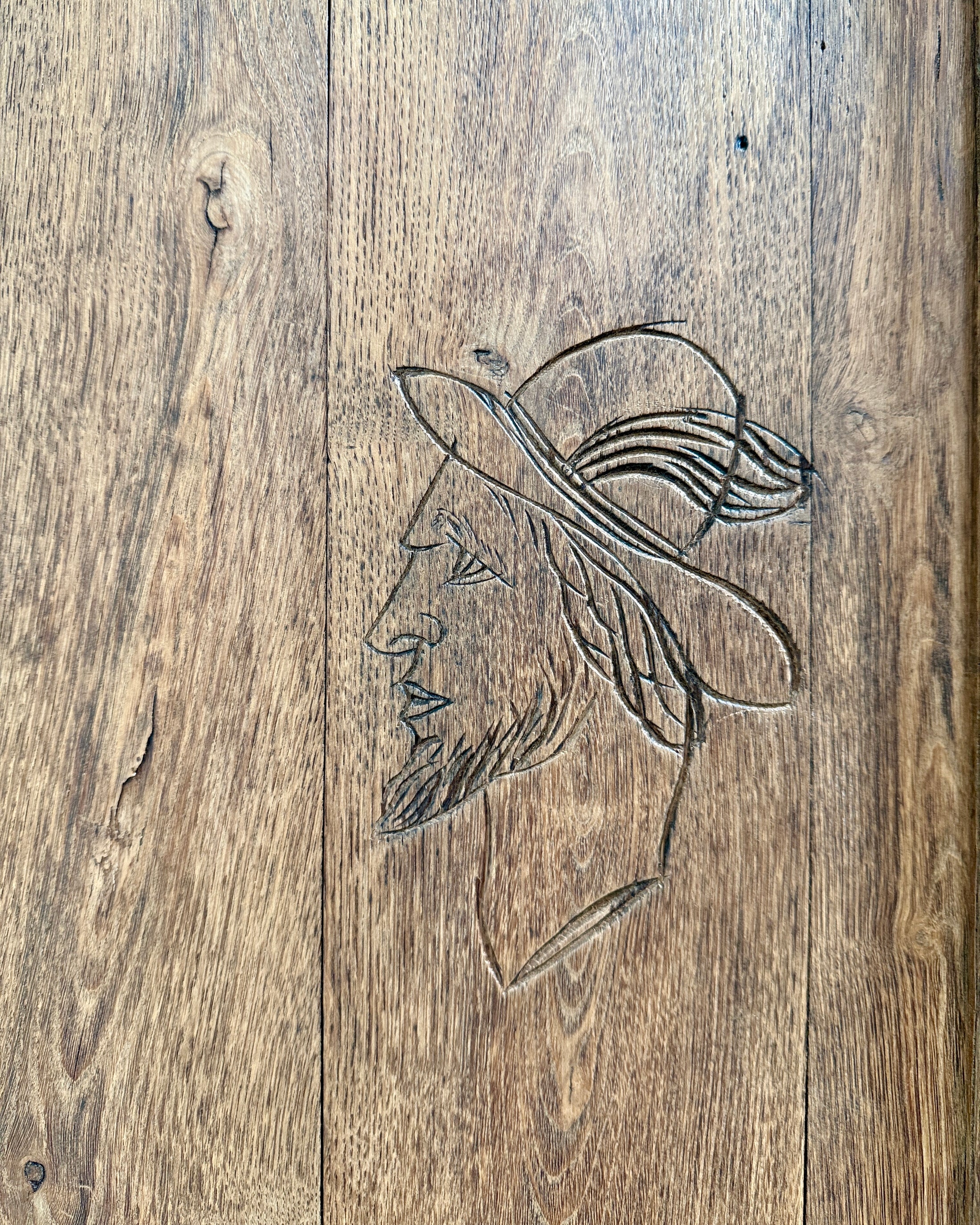 Buffet deux corps en châtaignier