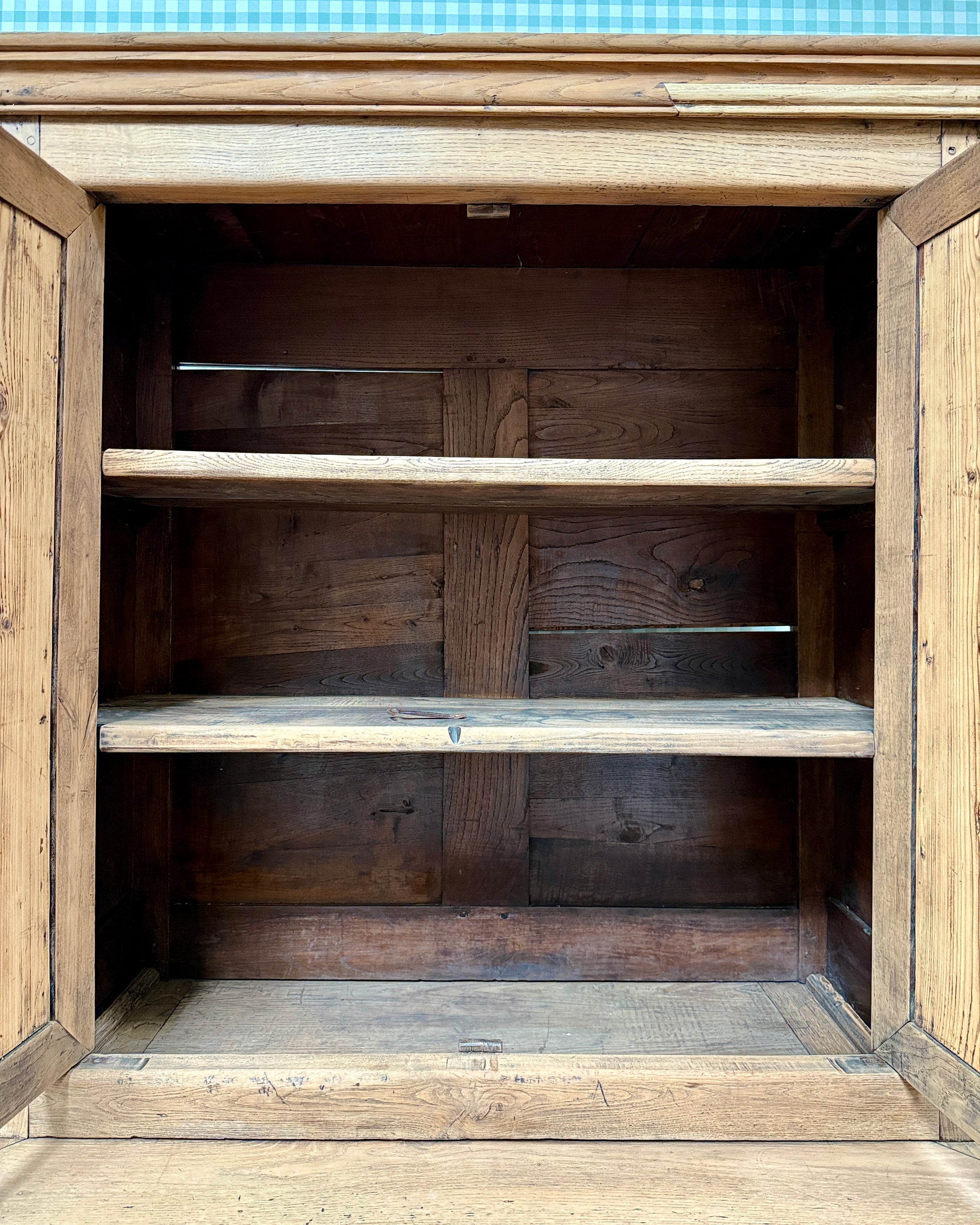 Buffet deux corps en châtaignier