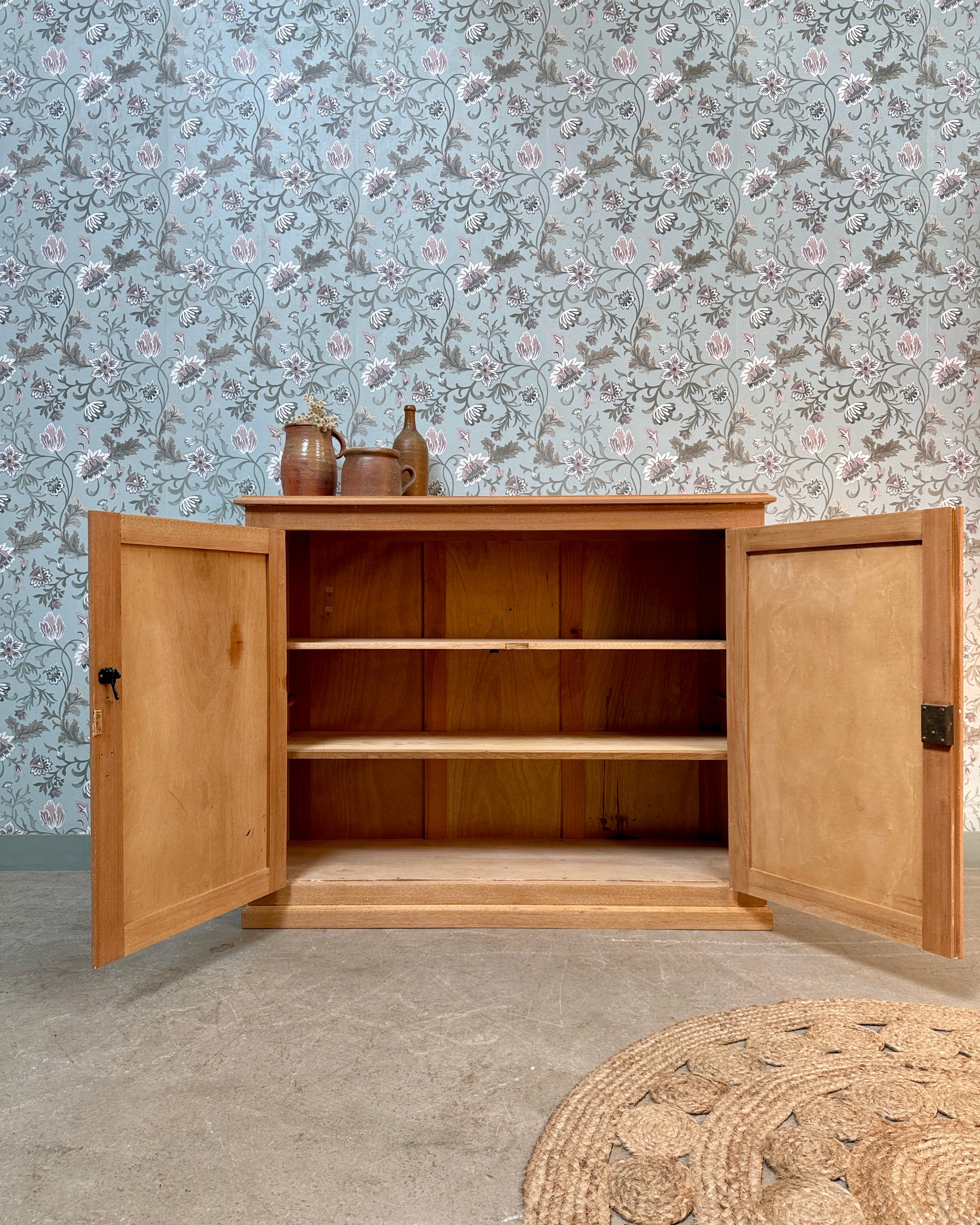 Buffet parisien en bois brut