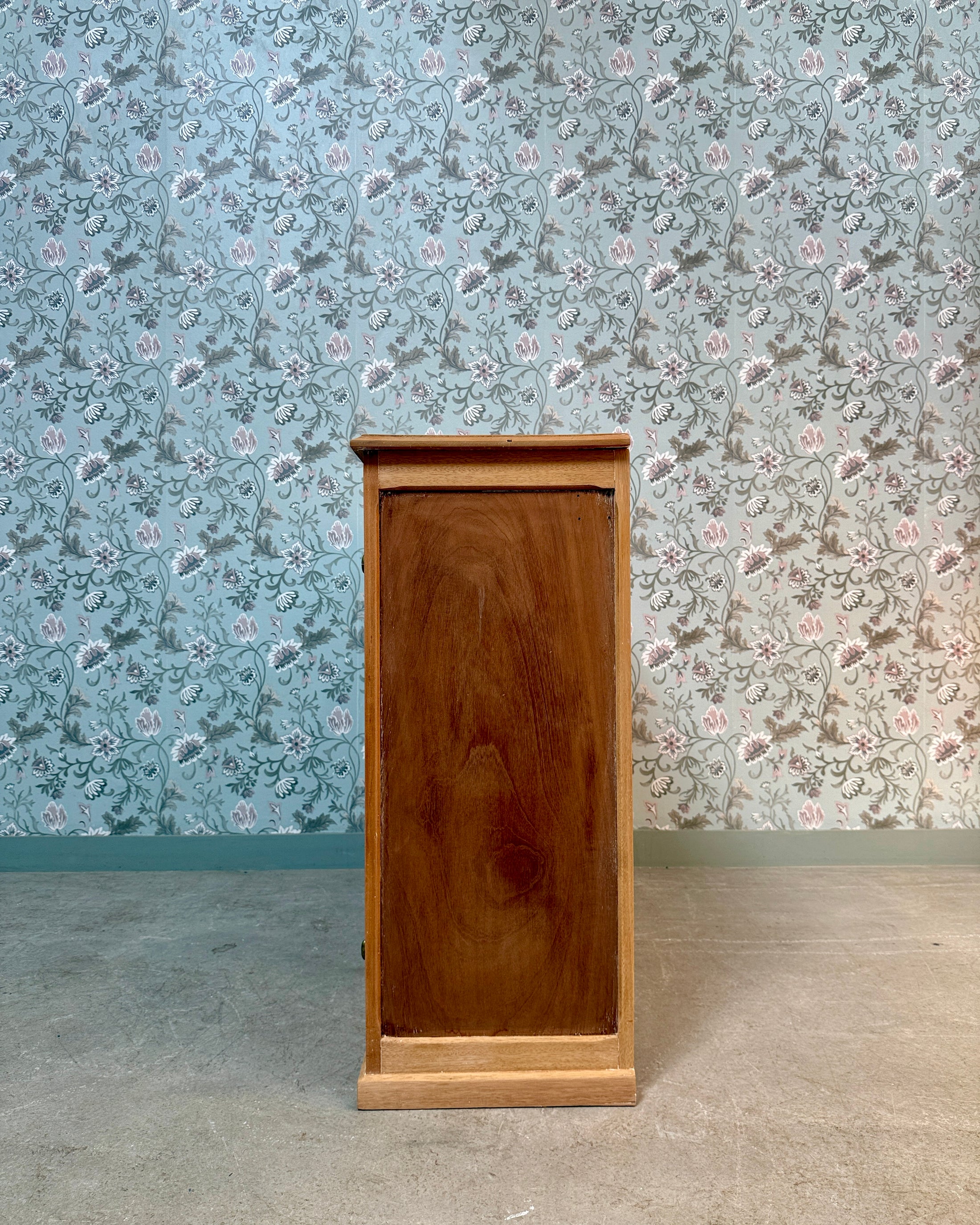 Buffet parisien en bois brut