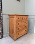 Charger l'image dans la visionneuse de la galerie, Commode ancienne campagnarde en pin massif