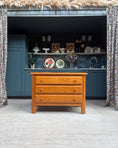 Charger l'image dans la visionneuse de la galerie, Commode vintage en orme massif