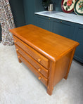 Charger l'image dans la visionneuse de la galerie, Commode vintage en orme massif