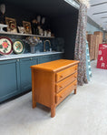 Charger l'image dans la visionneuse de la galerie, Commode vintage en orme massif