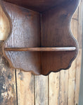 Charger l'image dans la visionneuse de la galerie, Étagère d’angle ancienne en chêne massif
