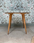 Charger l'image dans la visionneuse de la galerie, Table d’appoint 70s en bois