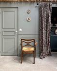 Charger l'image dans la visionneuse de la galerie, Fauteuil ancien en bois et assise paillée