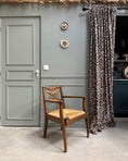 Charger l'image dans la visionneuse de la galerie, Fauteuil ancien en bois et assise paillée
