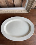 Charger l'image dans la visionneuse de la galerie, Grand plat blanc terre de fer