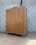 Charger l'image dans la visionneuse de la galerie, Grande armoire Art Déco en chêne massif