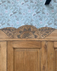 Charger l'image dans la visionneuse de la galerie, Grande armoire Art Déco en chêne massif