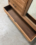 Charger l'image dans la visionneuse de la galerie, Grande armoire ancienne de campagne
