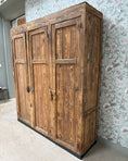 Charger l'image dans la visionneuse de la galerie, Grande armoire d’atelier ancienne en bois massif