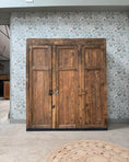 Charger l'image dans la visionneuse de la galerie, Grande armoire d’atelier ancienne en bois massif