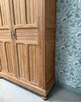 Charger l'image dans la visionneuse de la galerie, Grande armoire parisienne en bois naturel