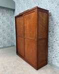 Charger l'image dans la visionneuse de la galerie, Grande armoire parisienne à portes coulissantes