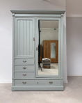 Charger l'image dans la visionneuse de la galerie, Grande armoire ancienne verte