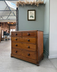 Charger l'image dans la visionneuse de la galerie, Grande commode anglaise victorienne en acajou