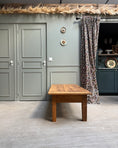 Charger l'image dans la visionneuse de la galerie, Grande table basse vintage en bois massif