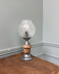 Charger l'image dans la visionneuse de la galerie, Lampe Art Nouveau à globe gravé