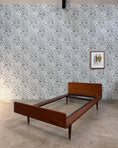 Charger l'image dans la visionneuse de la galerie, Lit daybed scandinave en teck