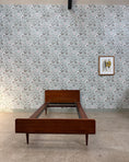 Charger l'image dans la visionneuse de la galerie, Lit daybed scandinave en teck
