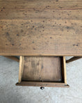 Charger l'image dans la visionneuse de la galerie, Petite table ou bureau ancien