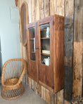Charger l'image dans la visionneuse de la galerie, Petite vitrine ancienne en noyer