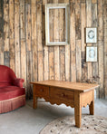 Charger l'image dans la visionneuse de la galerie, Table basse campagne chic en pin