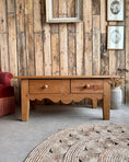 Charger l'image dans la visionneuse de la galerie, Table basse campagne chic en pin