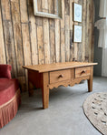 Charger l'image dans la visionneuse de la galerie, Table basse campagne chic en pin