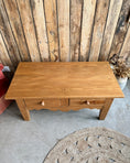 Charger l'image dans la visionneuse de la galerie, Table basse campagne chic en pin