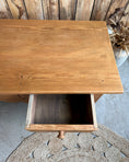 Charger l'image dans la visionneuse de la galerie, Table basse campagne chic en pin