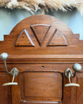 Charger l'image dans la visionneuse de la galerie, Vestiaire ancien d’entrée en chêne