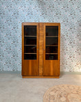 Charger l'image dans la visionneuse de la galerie, Vitrine Art Déco en noyer