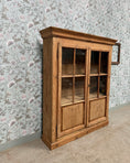 Charger l'image dans la visionneuse de la galerie, Vitrine campagne chic en pin