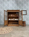Charger l'image dans la visionneuse de la galerie, Vitrine campagne chic en pin