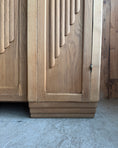 Charger l'image dans la visionneuse de la galerie, Armoire Art Déco asymétrique trois portes en chêne