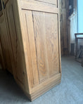 Charger l'image dans la visionneuse de la galerie, Armoire Art Déco asymétrique trois portes en chêne