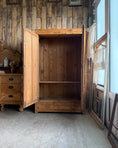 Charger l'image dans la visionneuse de la galerie, Armoire Art Nouveau tchèque