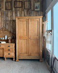 Charger l'image dans la visionneuse de la galerie, Armoire lingère ancienne en pin massif