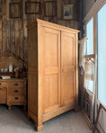 Charger l'image dans la visionneuse de la galerie, Armoire lingère ancienne en pin massif