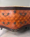 Charger l'image dans la visionneuse de la galerie, Commode sauteuse Louis XV