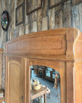 Charger l'image dans la visionneuse de la galerie, Grande armoire Art Nouveau en chêne et érable moucheté