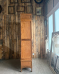 Charger l'image dans la visionneuse de la galerie, Grande armoire Art Nouveau en chêne et érable moucheté