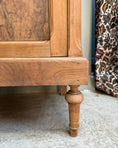Charger l'image dans la visionneuse de la galerie, Petit buffet haut ancien en noyer
