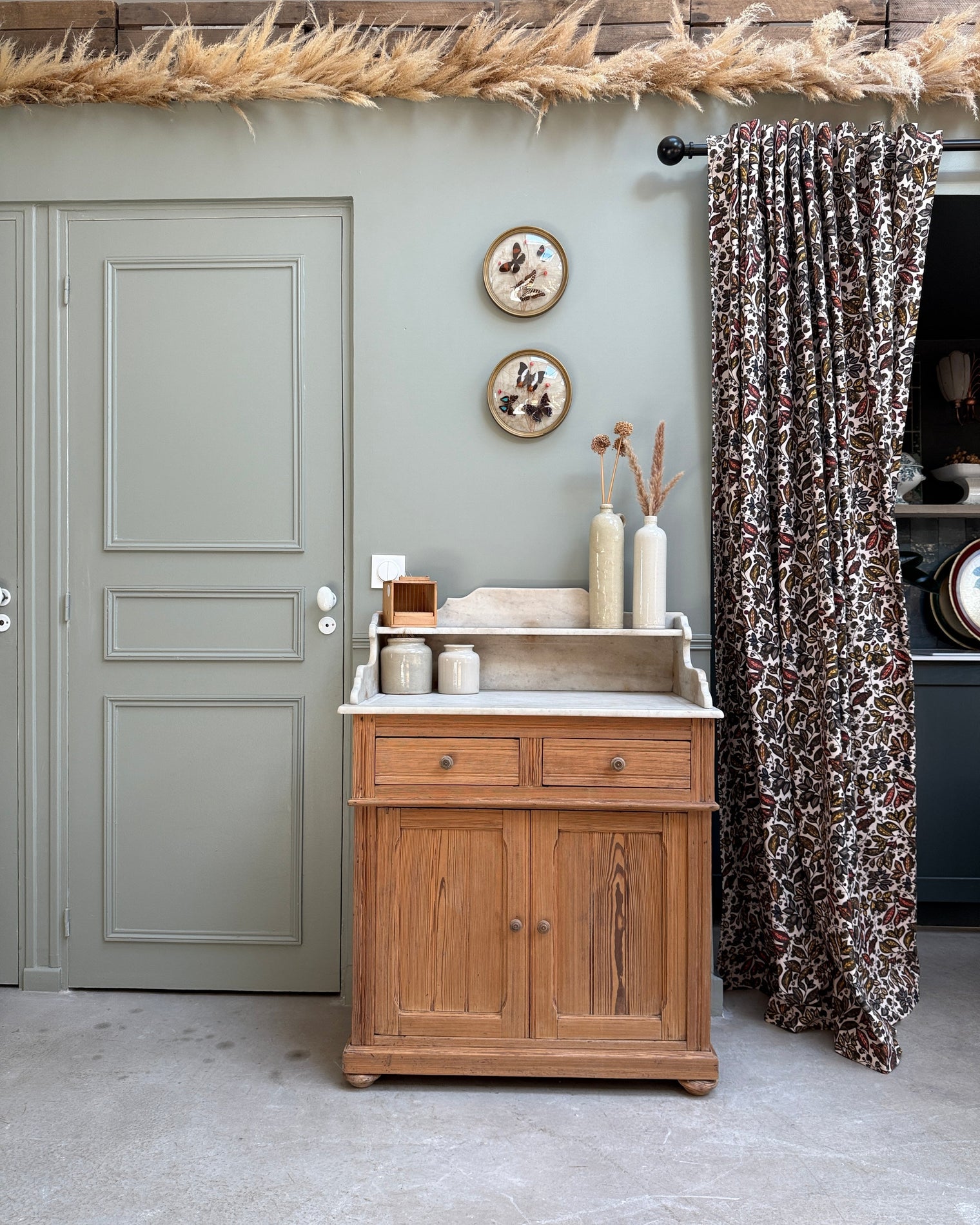 Meuble de salle-de-bains ancien