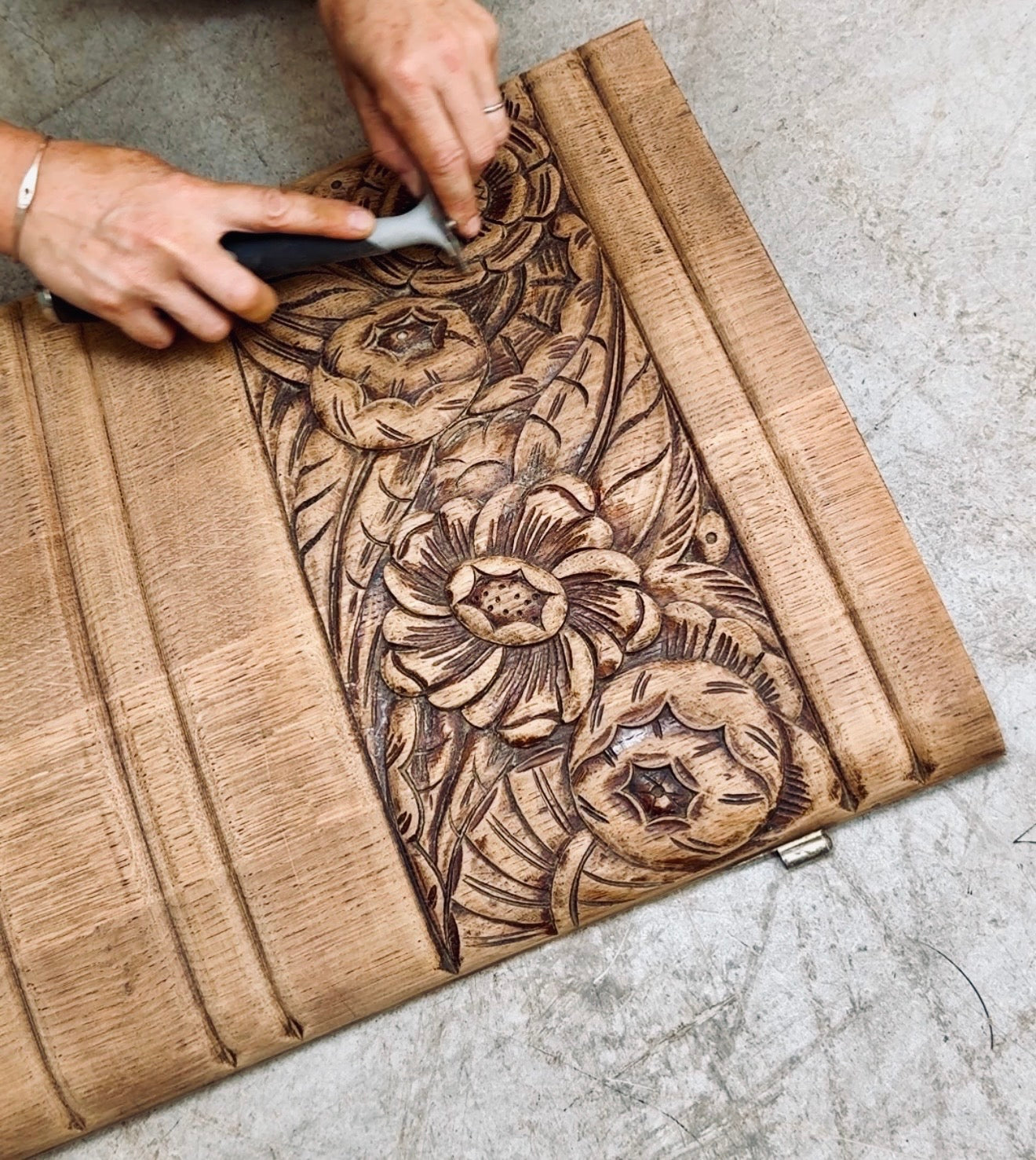 Comment nettoyer un meuble ancien encrassé : astuces naturelles
