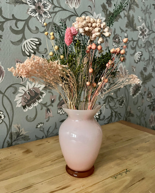 Vase en opaline rose